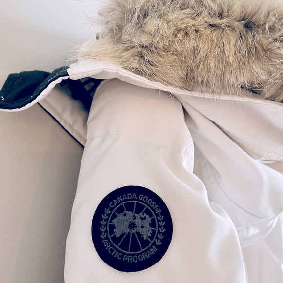 **SOLD** Authentic Canada Goose Black Label Lorette Parka - Picture 7 of 15